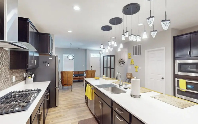 Stylish 3BR Home w/ Patio, W & D