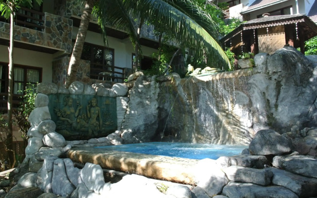 Salad Beach Resort