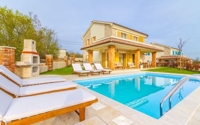 Luxury Villas Kras Ladies