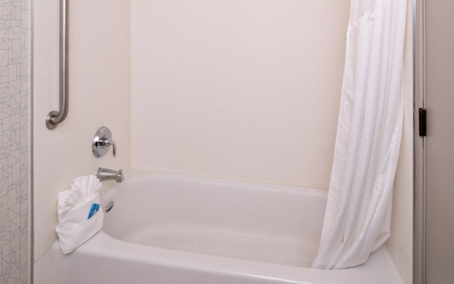 Holiday Inn Express Palm-Desert by IHG