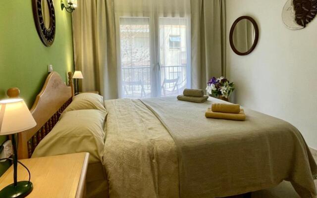 CANARIO Céntrico y a solo 50 metros de la playa