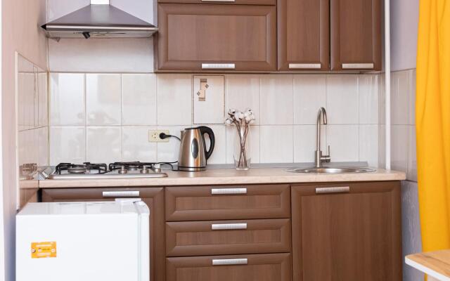 Bon voyage на улице Ирчи Казака