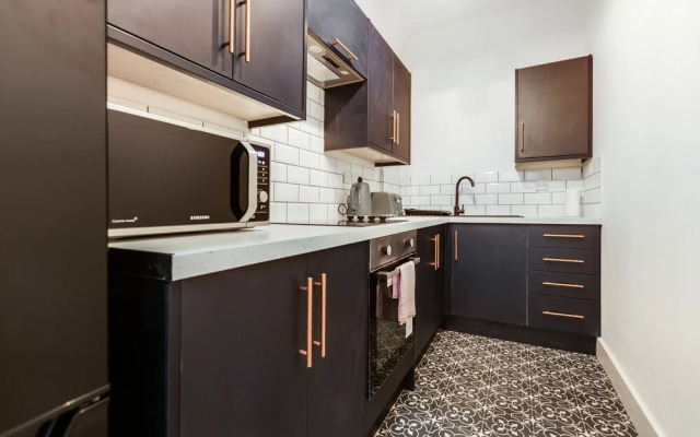 Queen Street Apartments by Sasco