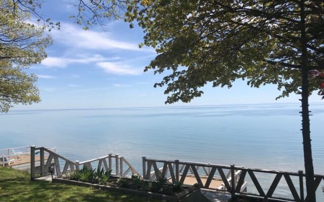 Niagara Beachfront Home