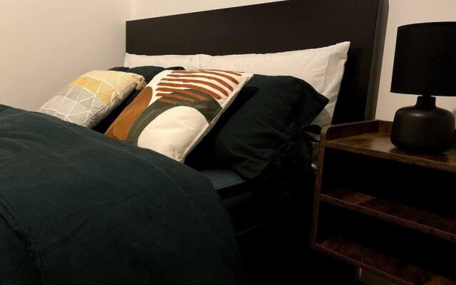 Stunning 2-bed Serviced Apartment in Swindon