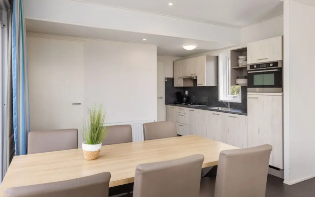 Modern Lodge With two Bathrooms, Near the Beach