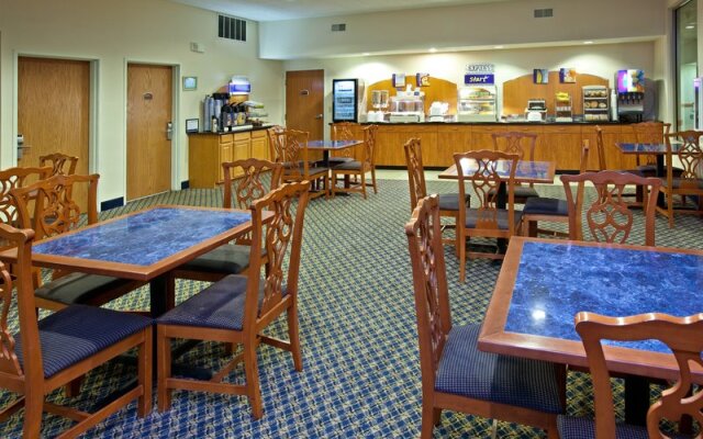 LA QUINTA INN &amp; SUITES PONTOON BEACH