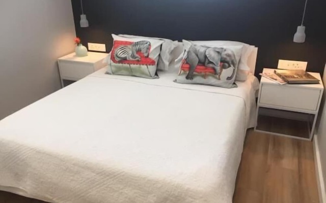 Central Claremont Garden Apartment