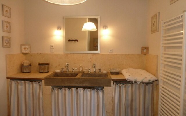 House With 5 Bedrooms in Pernes-les-fontaines, With Private Pool, Furn