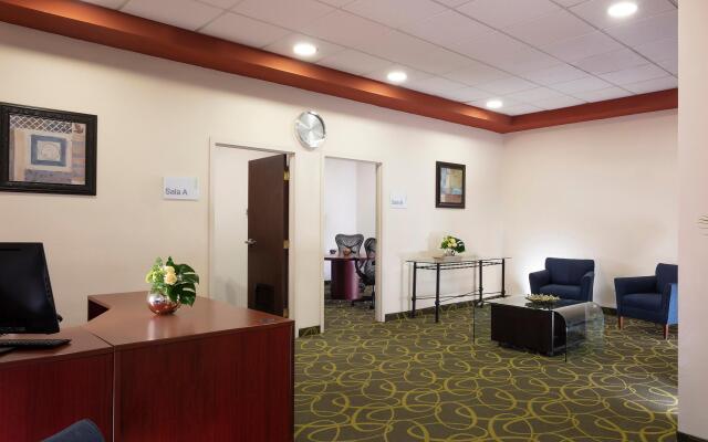 Krystal Urban Monterrey San Jerónimo