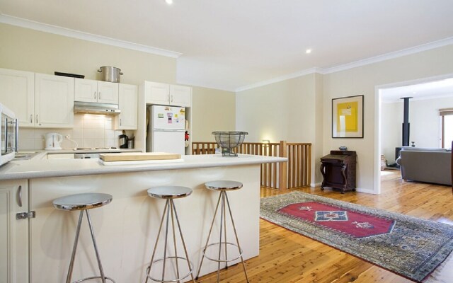 Gumview Cottage