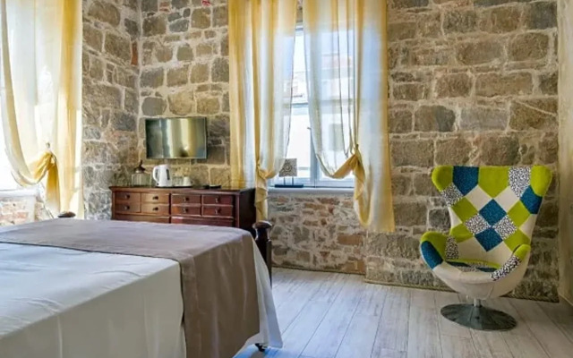 PIETRA ROSSA Luxury Rooms
