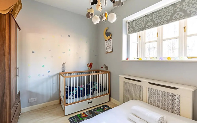 Stylish & Spacious 3-bed Home in Vibrant Bow