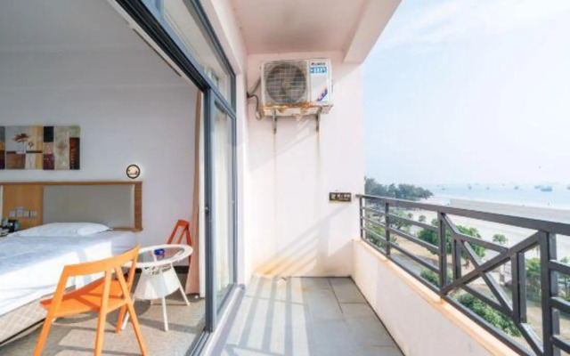 Beihai Seaview Caiyun Hotel (Qiaogang Beach Qiaogang Fengqing Street)