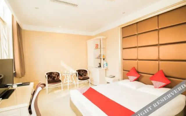 Jintan White House Business Hotel