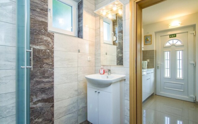 Beautiful Home in Mali Rat With Wifi and 0 Bedrooms