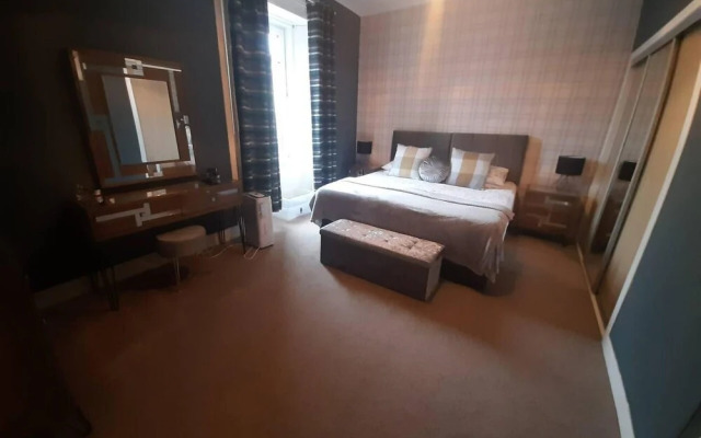 Stunning Riverside Town House With Views, Ayrshire