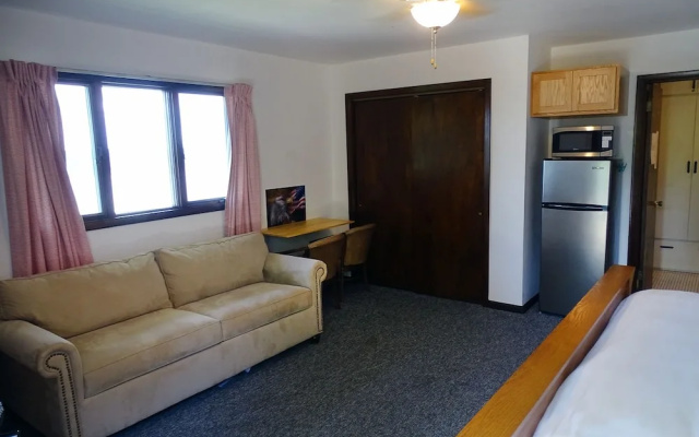 Eagle View Motel & Retreat