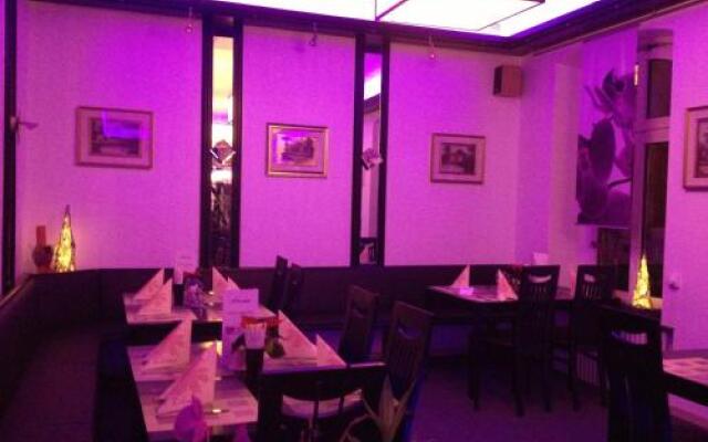 Yumi Hotel Sushi-Steaks & Friends