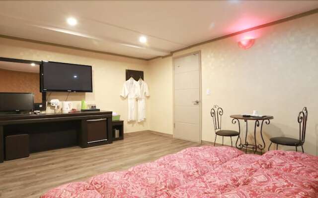 W Motel