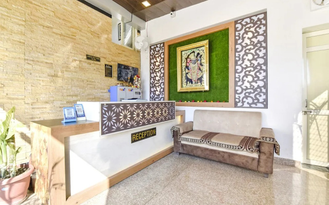 Fabhotel Golden Palms