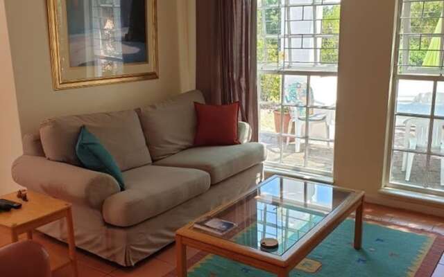 Peaceful House in the Winelands