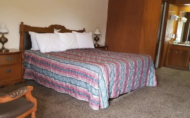 Plaza Motel
