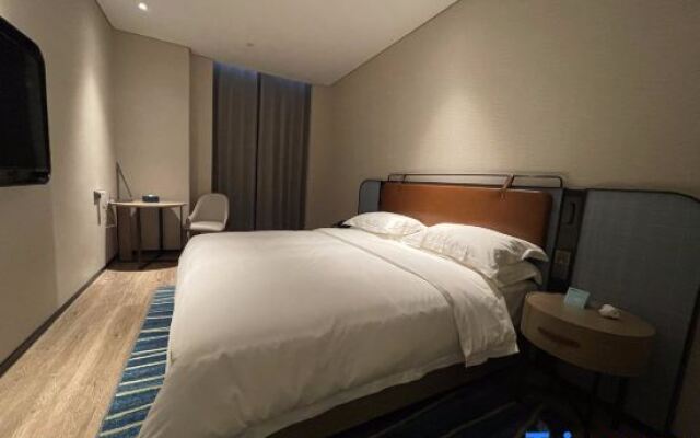 Yishang Hotel (Guangzhou Huadu Sunac Business College)