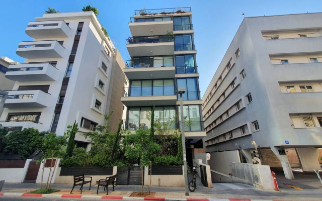 Exclusive 3BDR Near Rothschild TL40