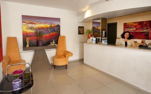 The Palms Hotel Apartments