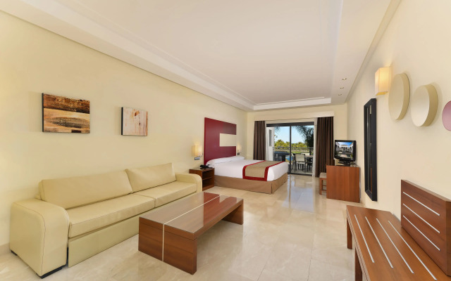 Estepona Hotel & Spa Resort