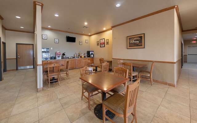 Econo Lodge Inn & Suites Bridgeport