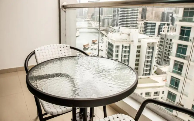 Spacious Apartment in Marina Dubai