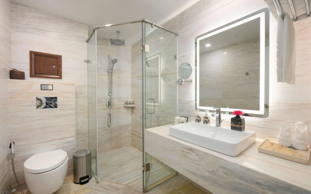 The Oriental Jade Hotel