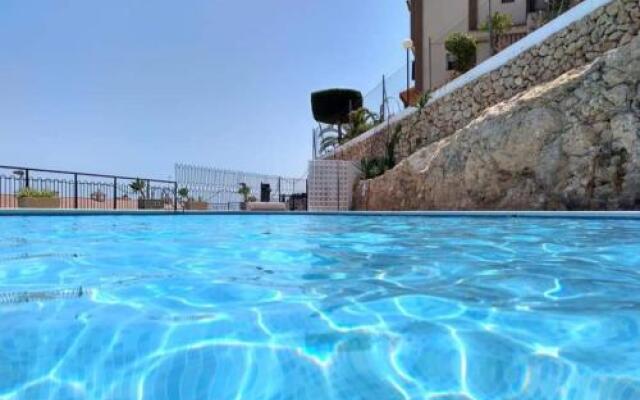 MEDITERRANEAN BEACH APARTMENT 180º SEA & ISLAND VIEWS