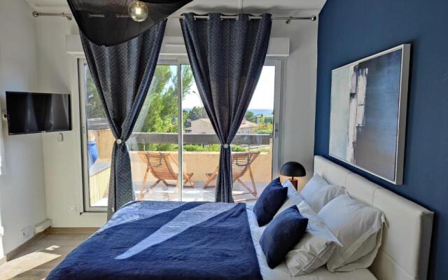 Suites JM - Les Pins Marines - Jacuzzi & Vue Mer