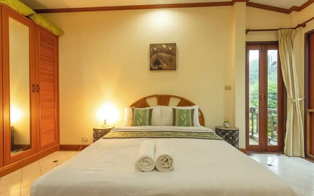 Thai-Style Villa with Charm V114