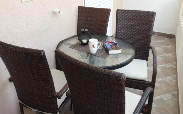 Jakir - With Terrace - A1