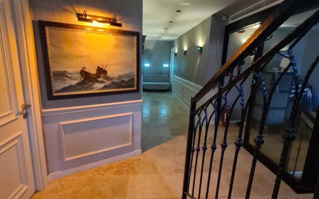 Dubh Linn Hotel
