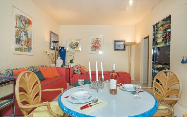 FOCH-CHAMPS ELYSEES Suites