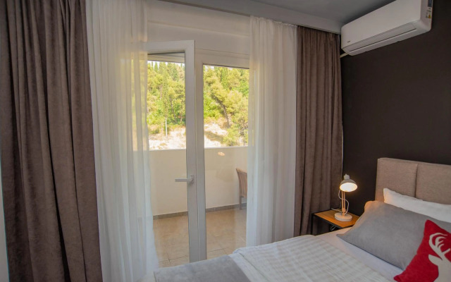 Stylish Two Bedroom Apartment at Ljubovic-Hill Park