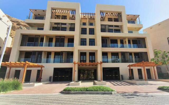 ONE Elegant Apartment in Muscat Bay 01