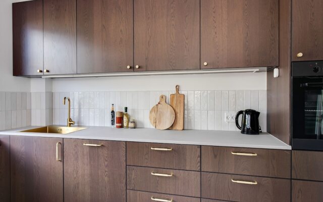 Sanders Charm - Chic 2-bdr Apt With Shared Garden