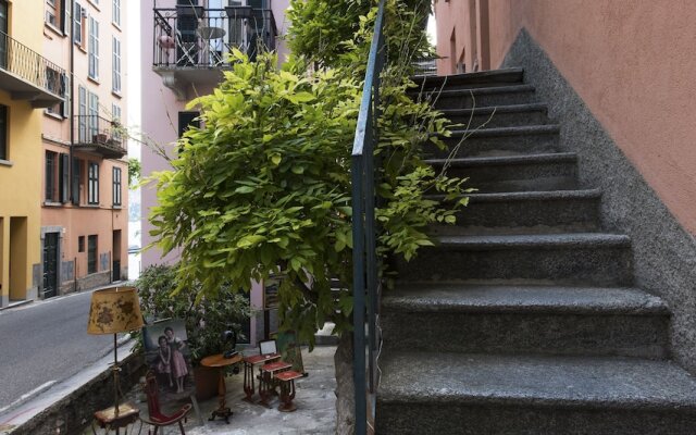 Altido Wood and White With Lake View