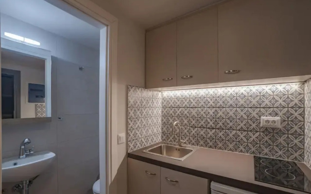 Elegant City Apartment - 250m From Solomos Square