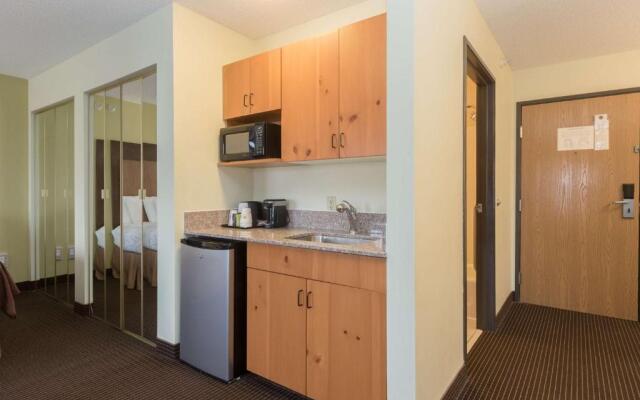 White Pines Inn & Suites