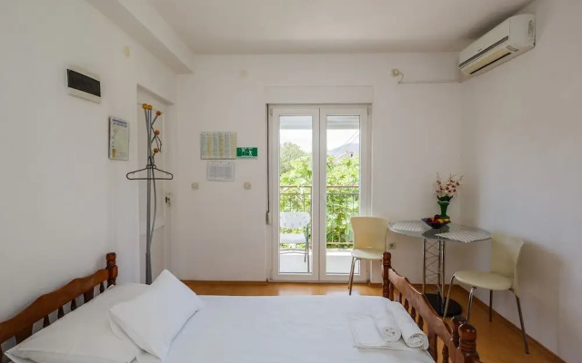 Milica - Parking and Garden - SA2 Gornji