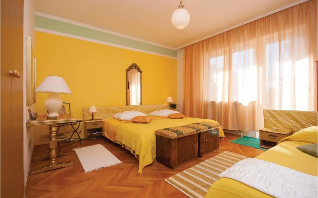 Three-Bedroom Apartment in Brodarica