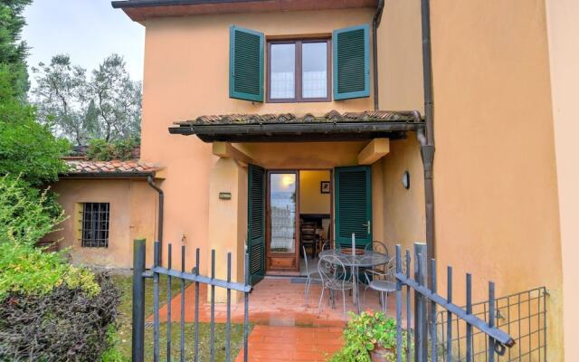 Panoramic Apartment With Communal Pool And Private Garden