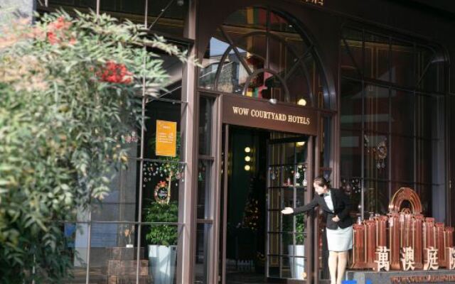 Wow Courtyard Hotel